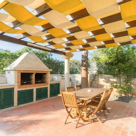 别墅 Spacious Living Private Pool Tranquil Setting 吉亚