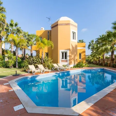 Villa Spacious Living Private Pool Tranquil Setting