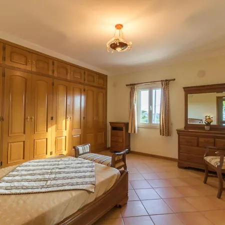 Spacious Living Private Pool Tranquil Setting