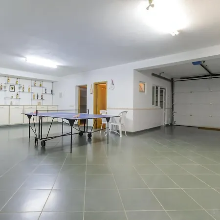 Spacious Living Private Pool Tranquil Setting Close To Beaches Restaurants