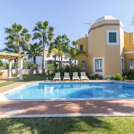 Villa Spacious Living Private Pool Tranquil Setting Close To Beaches Restaurants