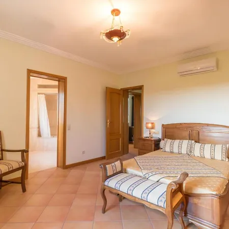 Spacious Living Private Pool Tranquil Setting Close To Beaches Restaurants Villa Guia (Faro)