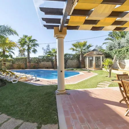 Spacious Living Private Pool Tranquil Setting Close To Beaches Restaurants Villa Guia (Faro)