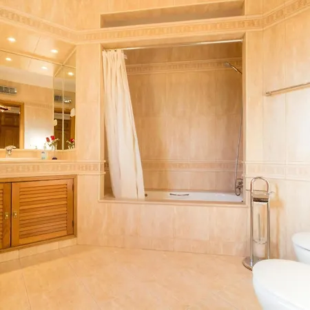 Spacious Living Private Pool Tranquil Setting Close To Beaches Restaurants Guia (Faro)