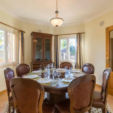 Spacious Living Private Pool Tranquil Setting Close To Beaches Restaurants