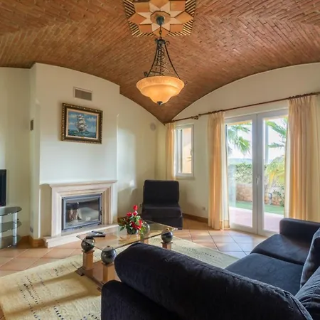 Spacious Living Private Pool Tranquil Setting Close To Beaches Restaurants *