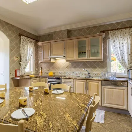 Villa Spacious Living Private Pool Tranquil Setting Close To Beaches Restaurants Guia (Faro)