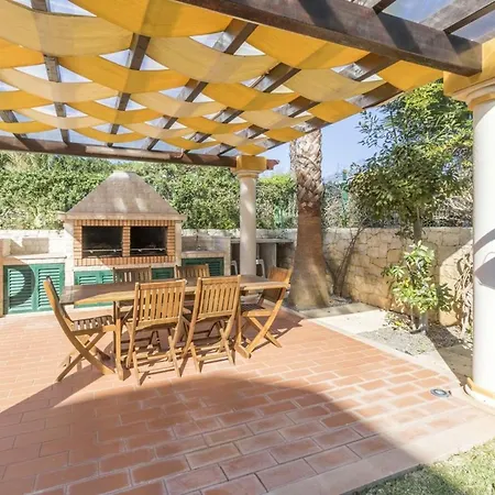 Spacious Living Private Pool Tranquil Setting Close To Beaches Restaurants