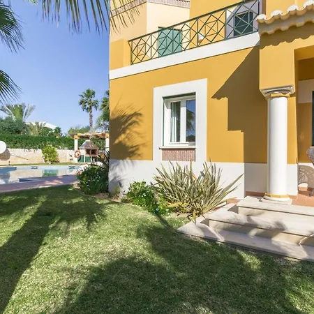 Spacious Living Private Pool Tranquil Setting Close To Beaches Restaurants Villa Guia (Faro)