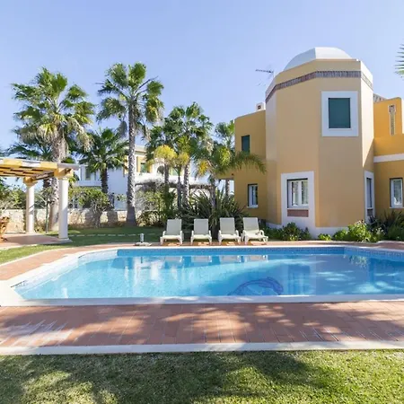 Spacious Living Private Pool Tranquil Setting Вилла *