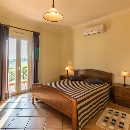 Вилла Spacious Living Private Pool Tranquil Setting Гия