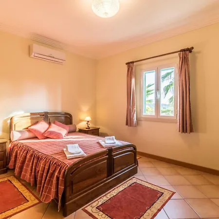 Spacious Living Private Pool Tranquil Setting *