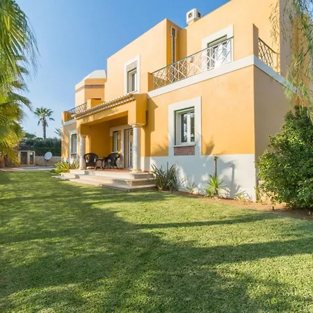 Вилла Spacious Living Private Pool Tranquil Setting *