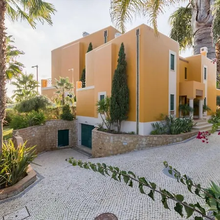 Spacious Living Private Pool Tranquil Setting Close To Beaches Restaurants *