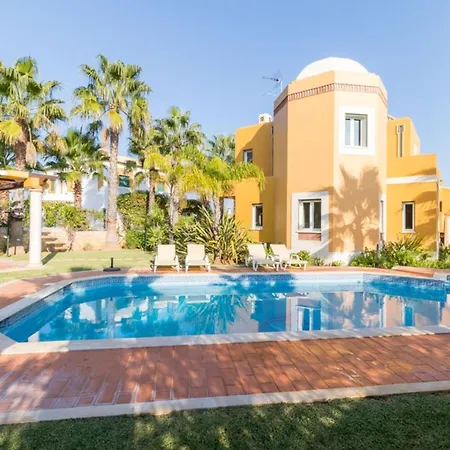 Вилла Spacious Living Private Pool Tranquil Setting *