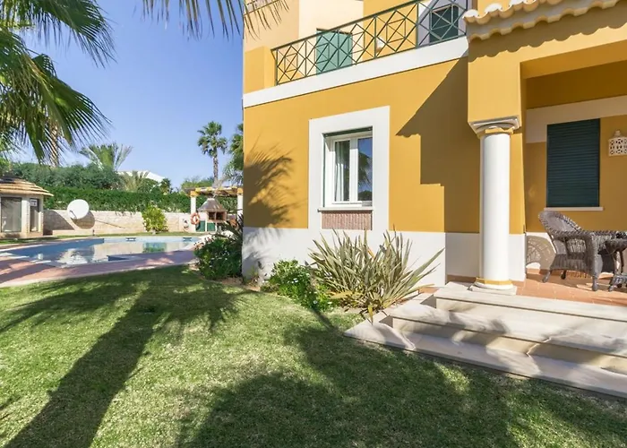 Spacious Living Private Pool Tranquil Setting Villa Guia (Faro)