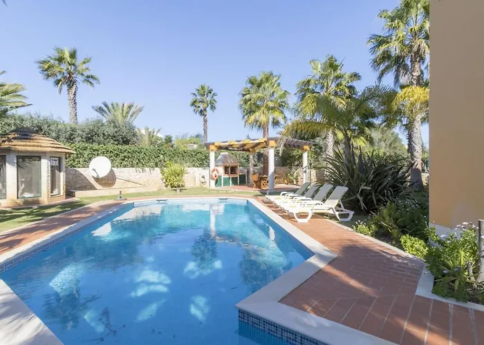 Villa Spacious Living Private Pool Tranquil Setting *