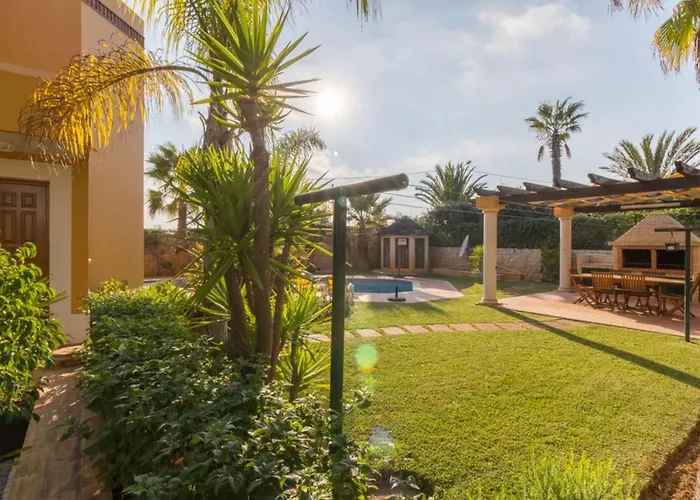 Spacious Living Private Pool Tranquil Setting Villa *