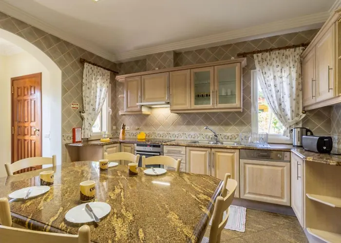 Spacious Living Private Pool Tranquil Setting * Guia (Faro)