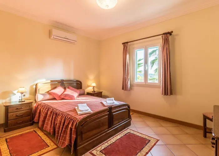 Spacious Living Private Pool Tranquil Setting *