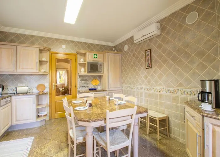 Spacious Living Private Pool Tranquil Setting Guia (Faro)
