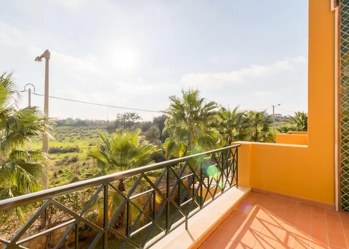 Spacious Living Private Pool Tranquil Setting
