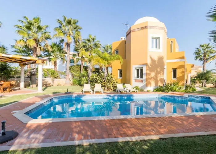 Villa Spacious Living Private Pool Tranquil Setting *