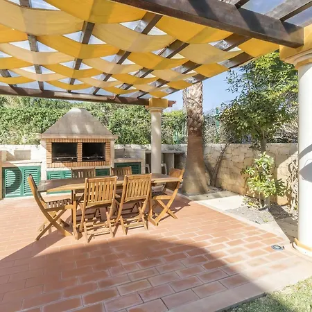 Spacious Living Private Pool Tranquil Setting